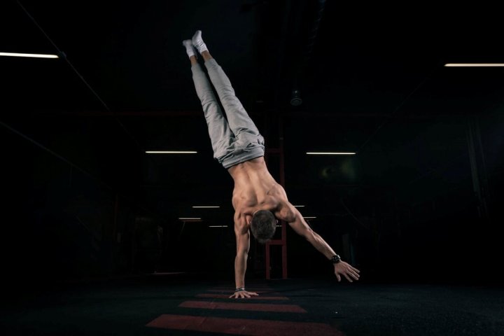 The 8 Important Tips You Should Know About HANDSTAND HOLD